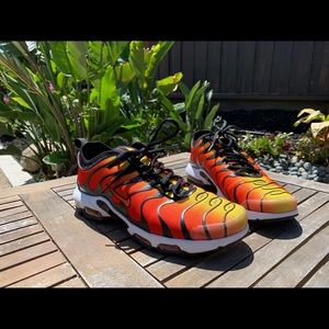 *SOLD* AirMax Tn - Sunset/Tiger King.  Size 9.5.